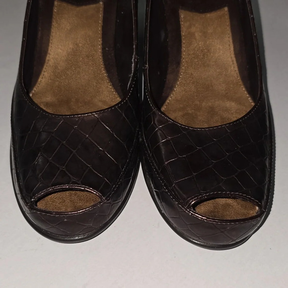 Aerosoles Big Ben Brown Crocodile Heels w Peep Toes Womens Size 8.5 - Picture 2 of 11